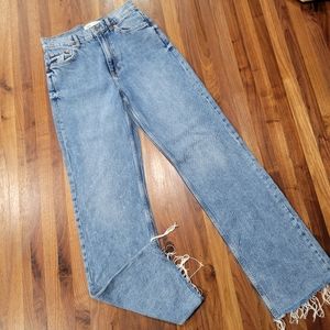 Zara the 90's Full Length Jeans lightly distressed raw hem, Size 6